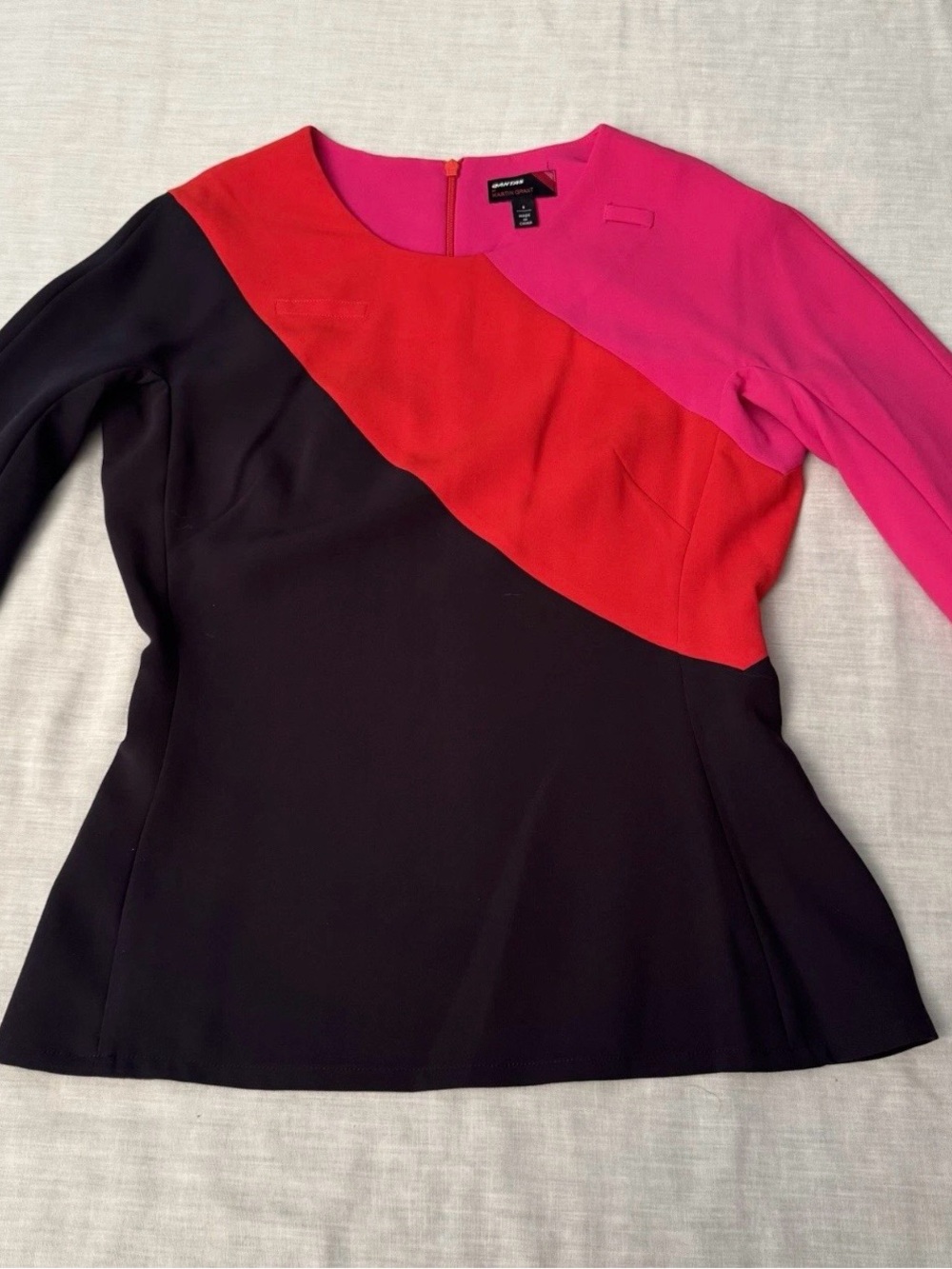 Qantas Martin Grant Women’s Airline Uniform Zipper Blouse Top Size 8 Polyester